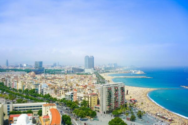 What are the average temperatures in Barcelona in March?