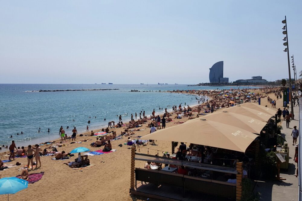 What are the average temperatures in Barcelona in May?