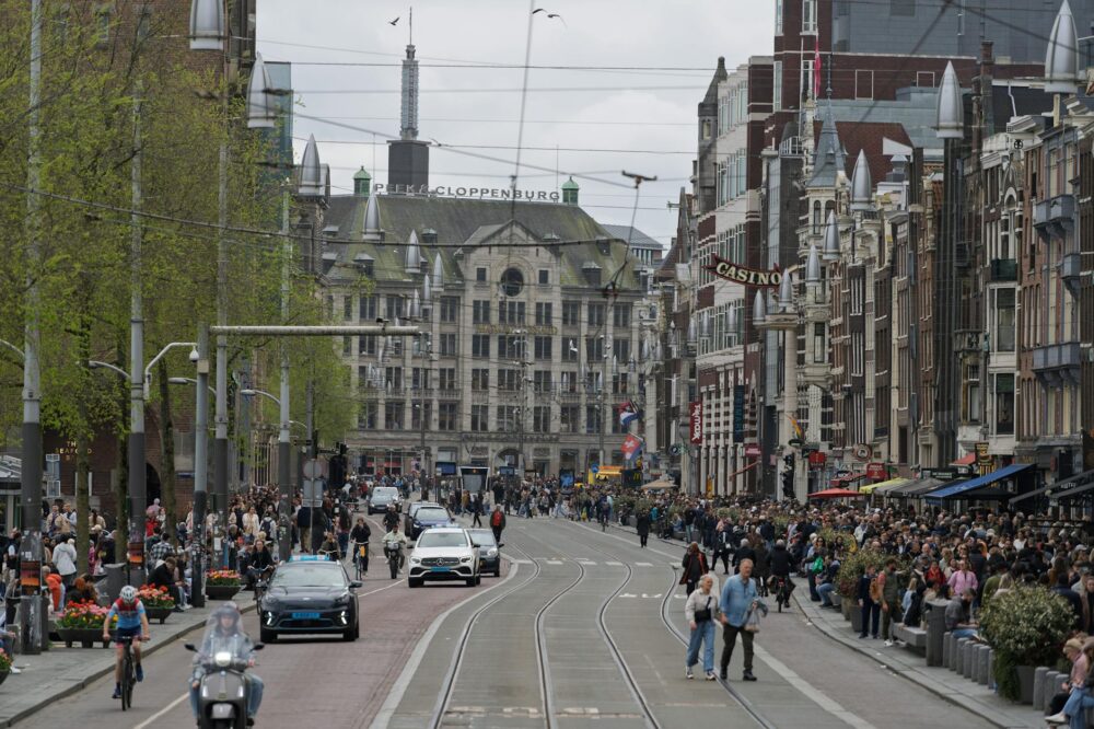 What are the best 5 star hotels in Amsterdam for a digital detox?
