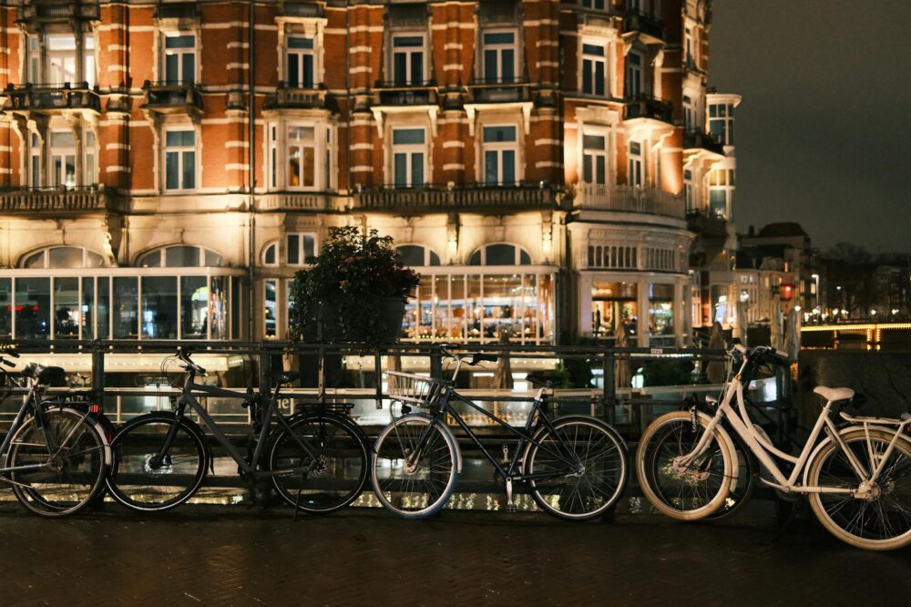 What are the best 5 star hotels in Amsterdam for a luxury shopping trip?