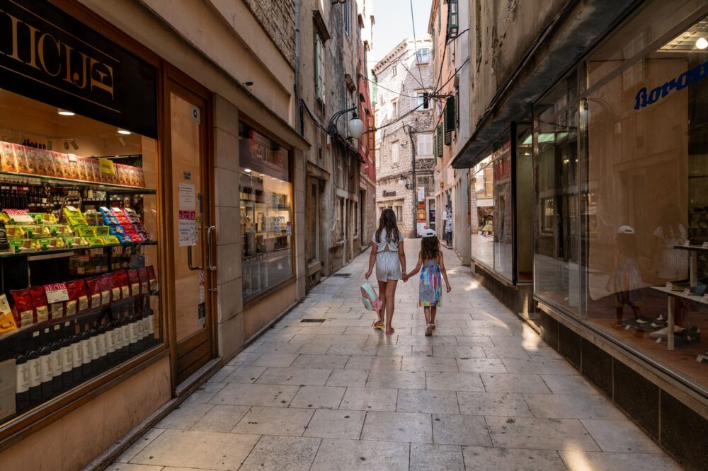 What are the best 5 star hotels in Marseille for a city break?
