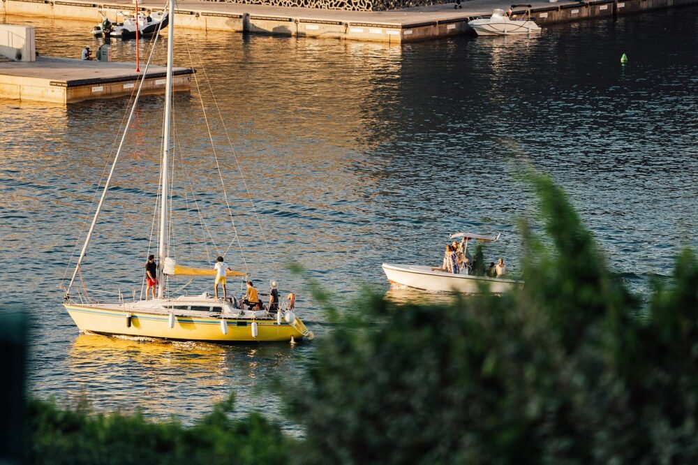 What are the best 5 star hotels in Marseille for a girls' trip?