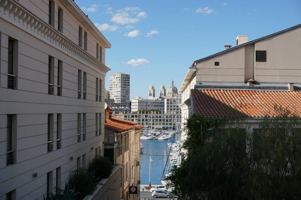 What are the best 5 star hotels in Marseille for a golf holiday?