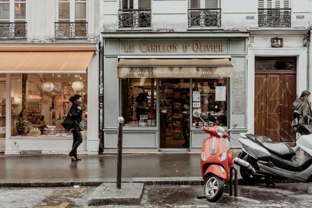 What are the best 5 star hotels in Paris for a literary escape?