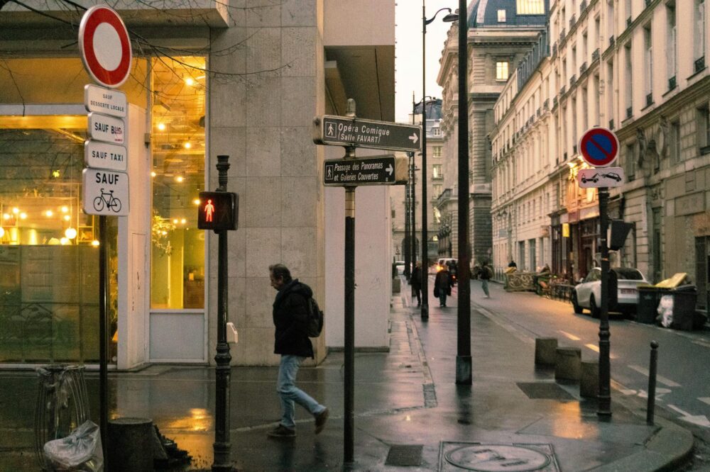 What are the best 5 star hotels in Paris near the Champs-Élysées?