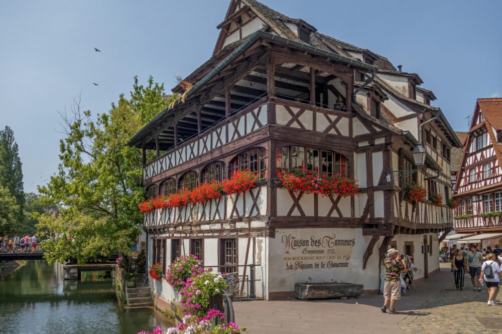 What are the best 5 star hotels in Strasbourg with a balcony?