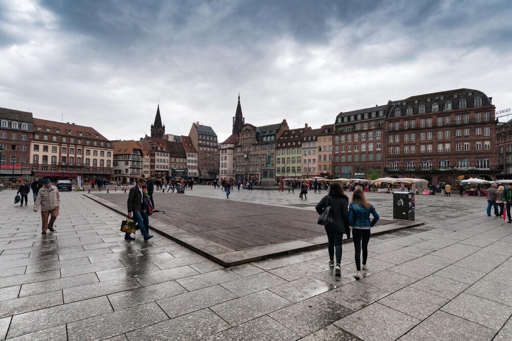 What are the best 5 star hotels in Strasbourg with a view of the Strasbourg Cathedral?