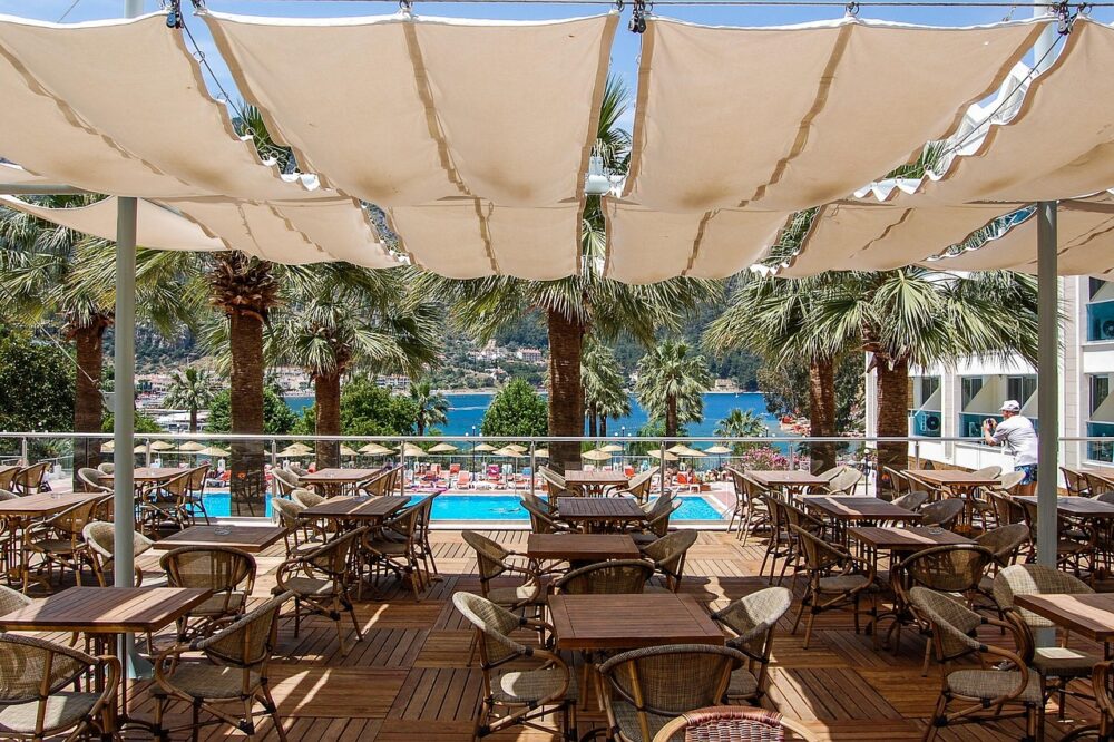 What are the best 5-star hotels in Toulouse for a luxury family holiday?