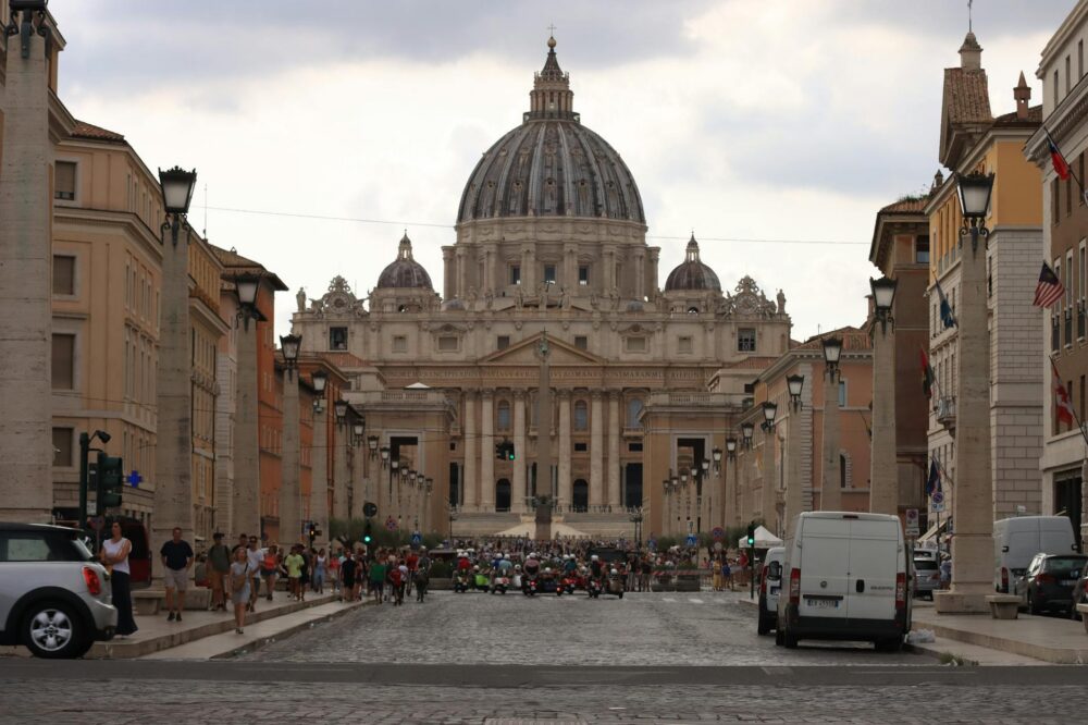 What are the best areas to live for students in Rome?
