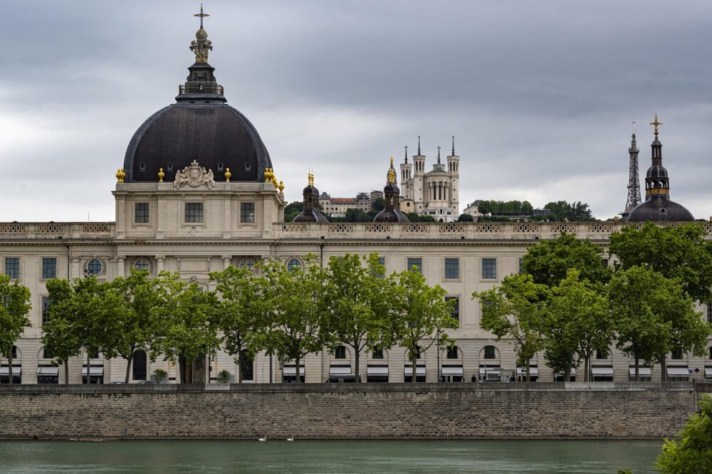 What are the best areas to stay in Lyon?