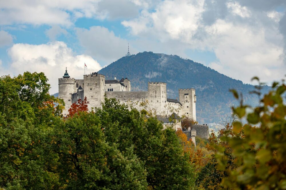 What are the best autumn castle visits near Paris?