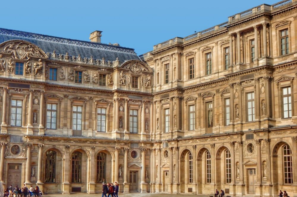 What are the best autumn palace visits near Paris?
