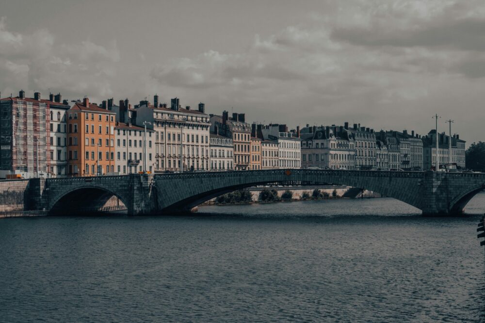 What are the best bike rental services in Lyon?