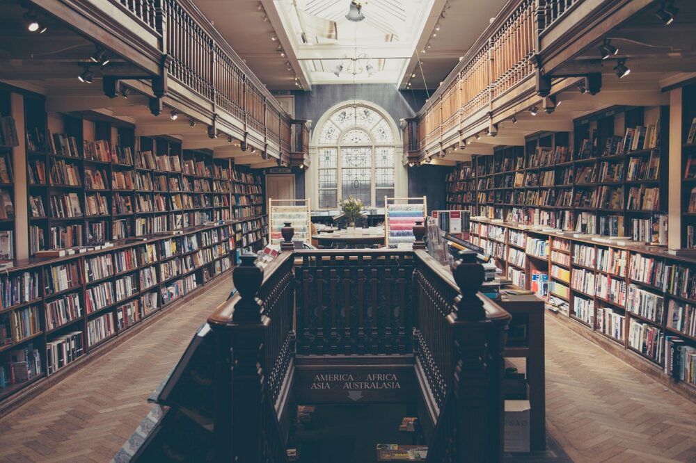 What are the best bookstores in Florence for a rainy day?