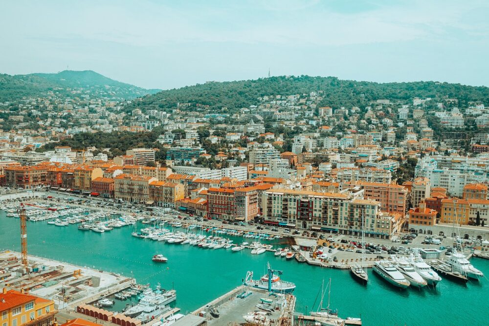 What are the best bookstores in Nice France?