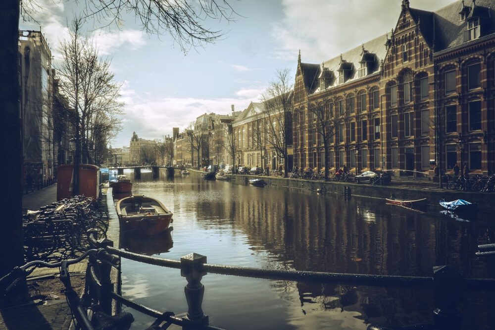 What are the best budget hotels in Amsterdam for a city break?