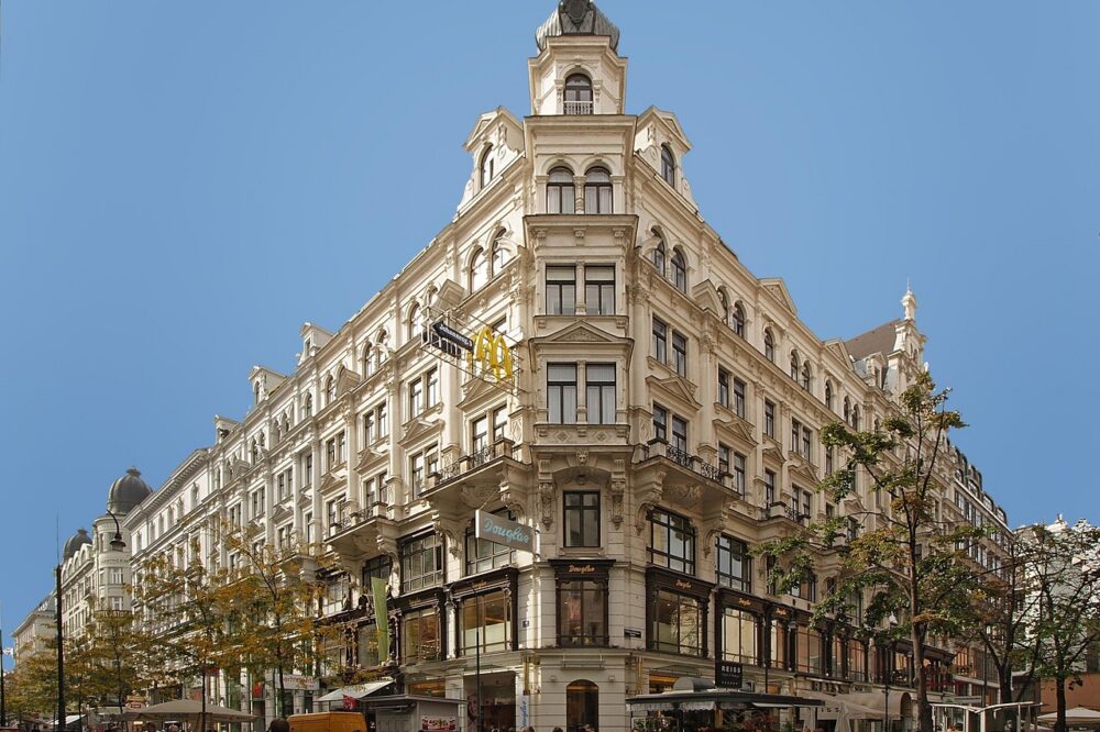 What are the best budget hotels in Amsterdam for a short stay?