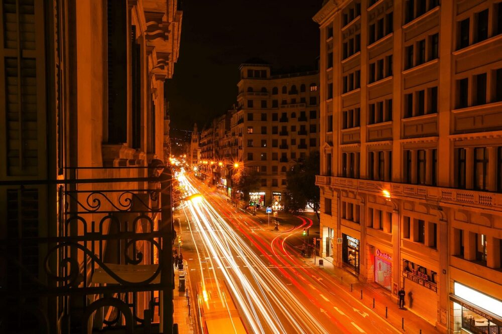 What are the best budget hotels in Barcelona for a cultural trip?