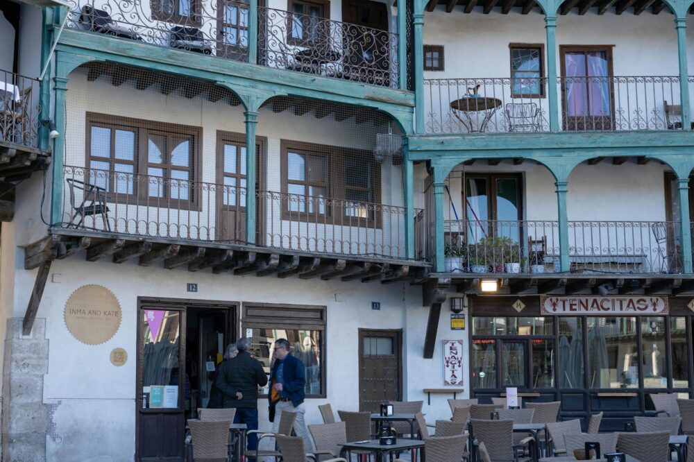 What are the best budget hotels in Barcelona for a relaxing vacation?