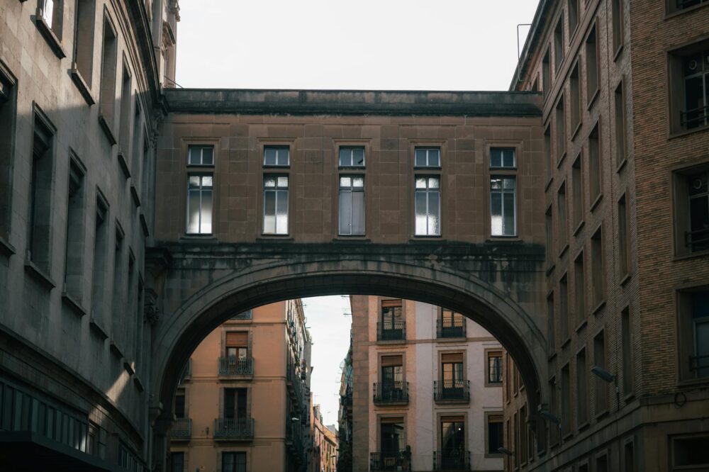 What are the best budget hotels in Barcelona for a romantic weekend?