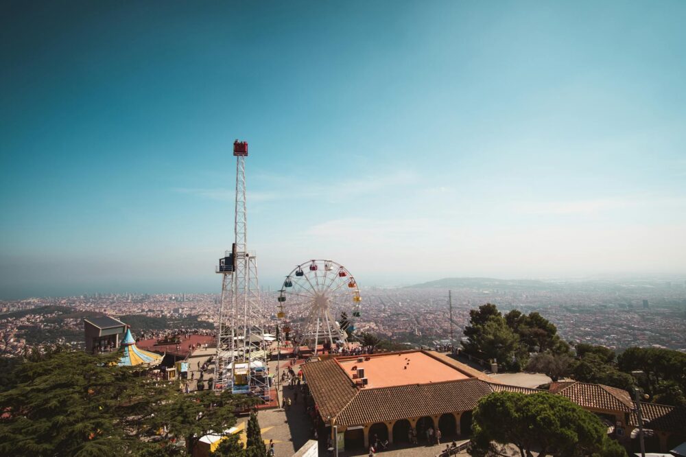 What are the best budget hotels in Barcelona for couples?