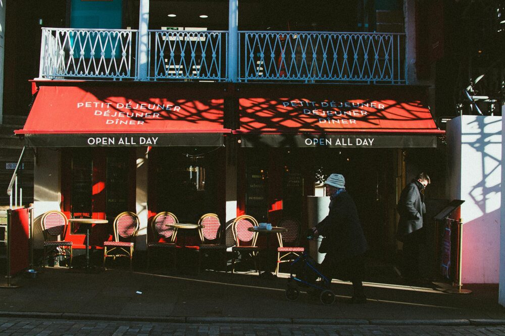 What are the best budget hotels in Paris for a foodie trip?