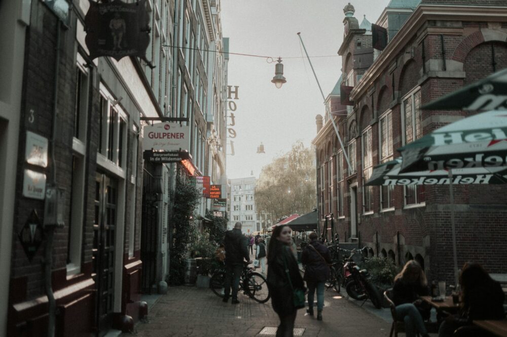 What are the best cafes in Amsterdam for a casual meeting in 2026?