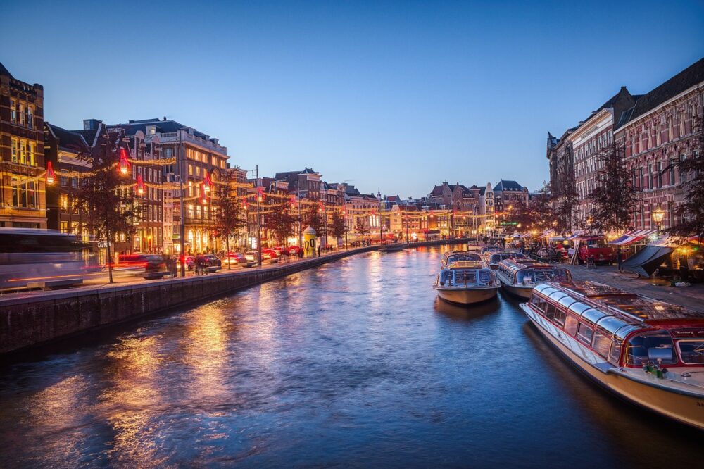 What are the best cafes in Amsterdam for a catch-up over coffee in 2026?