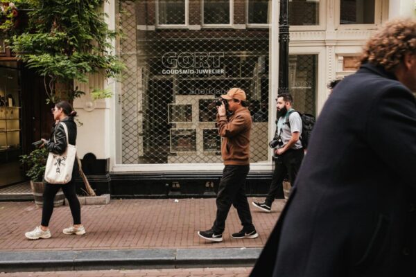 What are the best cafes in Amsterdam for a catch-up with friends in 2026?