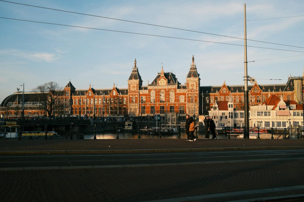 What are the best cafes in Amsterdam for a coffee and a book in 2026?