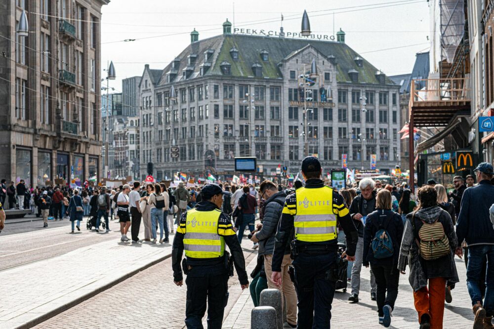 What are the best cafes in Amsterdam for a coffee break in 2026?