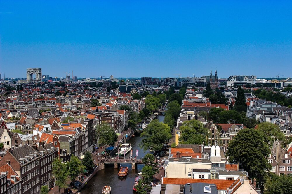 What are the best cafes in Amsterdam for a digital detox in 2026?