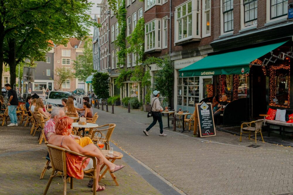 What are the best cafes in Amsterdam for a quick bite in 2026?