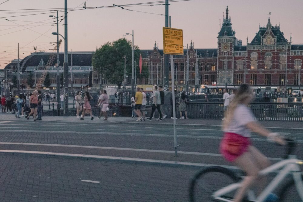 What are the best cafes in Amsterdam for a romantic evening in 2026?