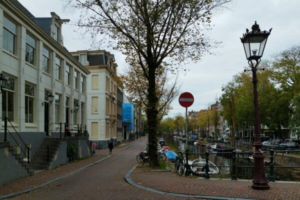 What are the best cafes in Amsterdam for digital nomads in 2026?