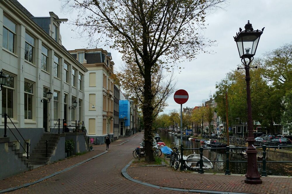 What are the best cafes in Amsterdam for digital nomads in 2026?