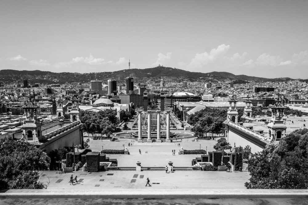 What are the best cafes in Barcelona near Barceloneta Beach in 2026?