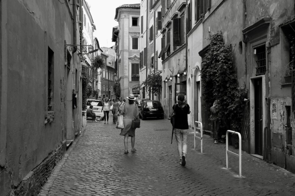 What are the best cafes in Florence for people-watching in 2026?