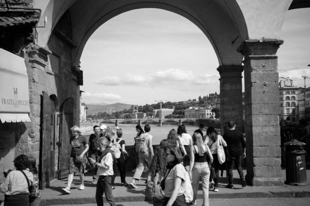 What are the best cafes in Florence with a view of the Arno in 2026?