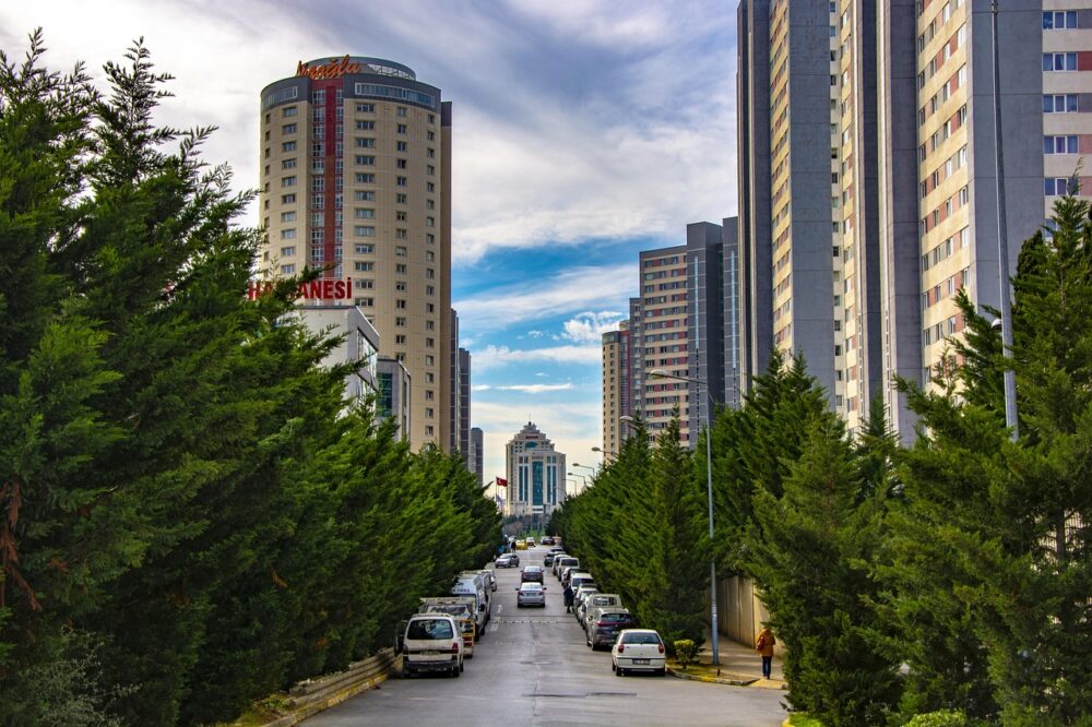 What are the best cafes in Istanbul for a group hangout?