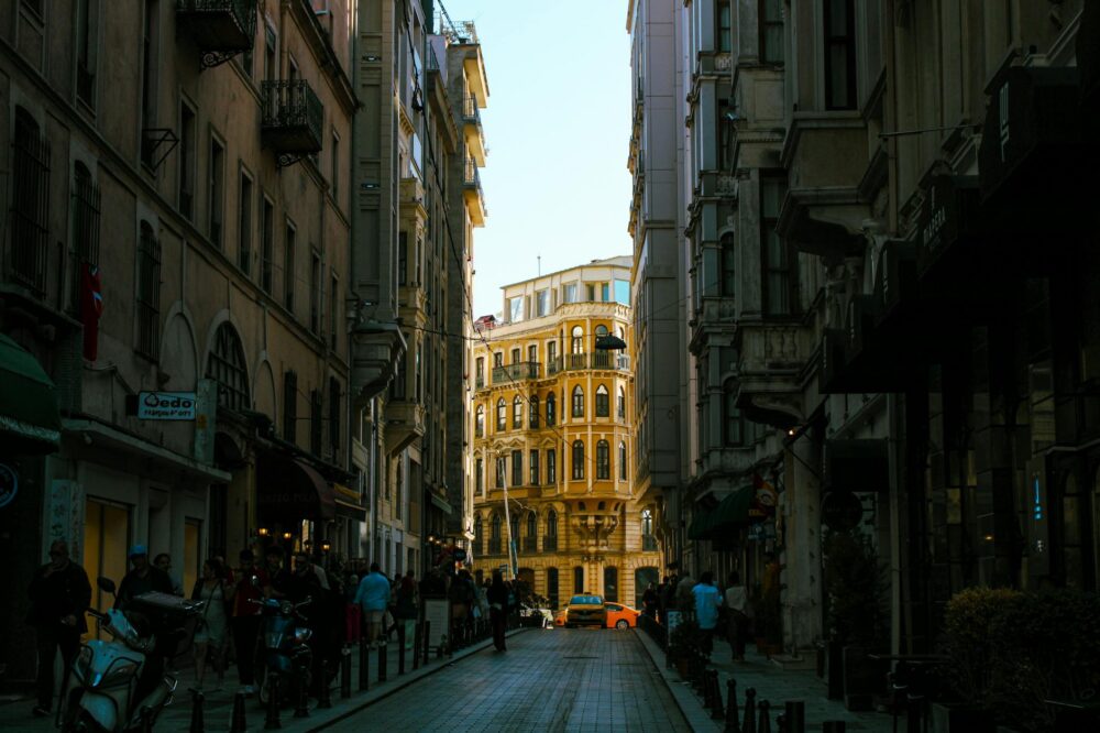 What are the best cafes in Istanbul for a quick bite?