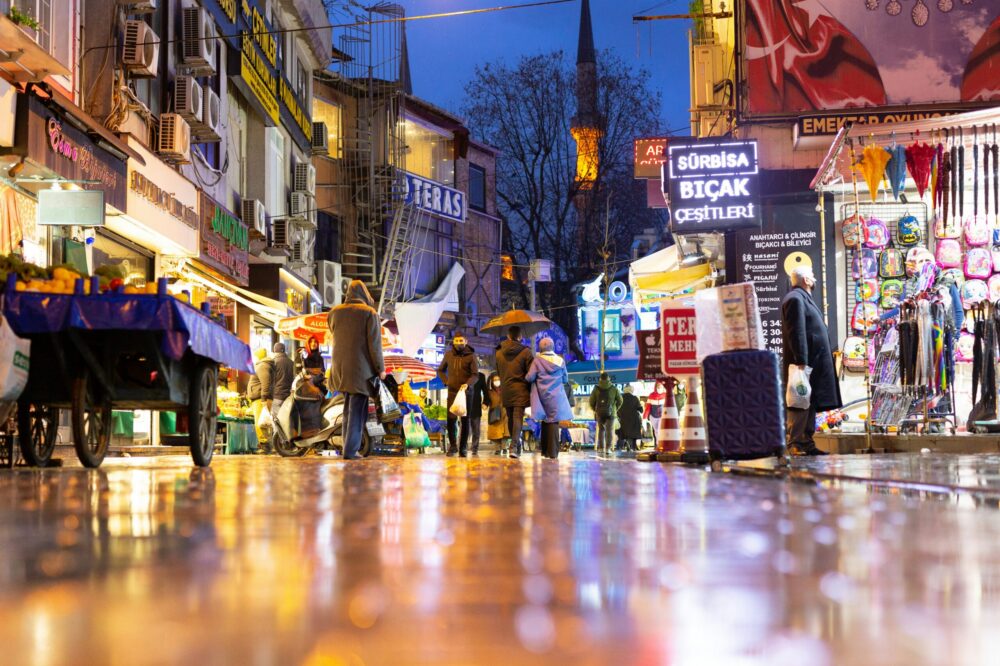 What are the best cafes in Istanbul for a sunset view?