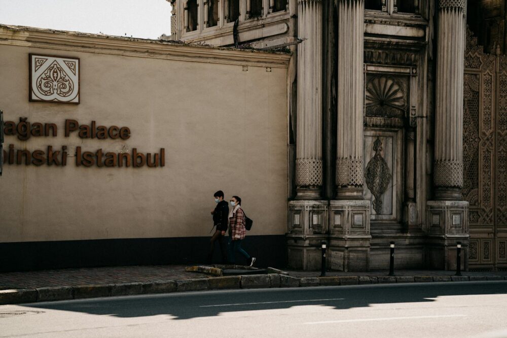 What are the best cafes in Istanbul for breakfast?