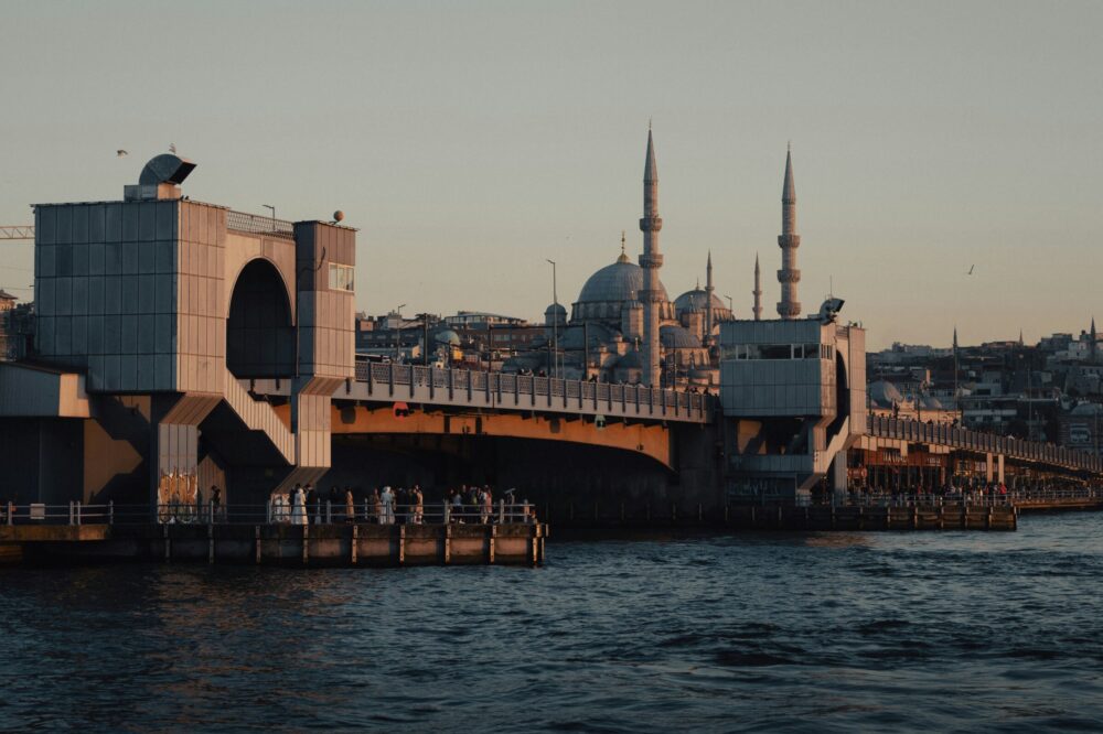What are the best cafes in Istanbul for reading?