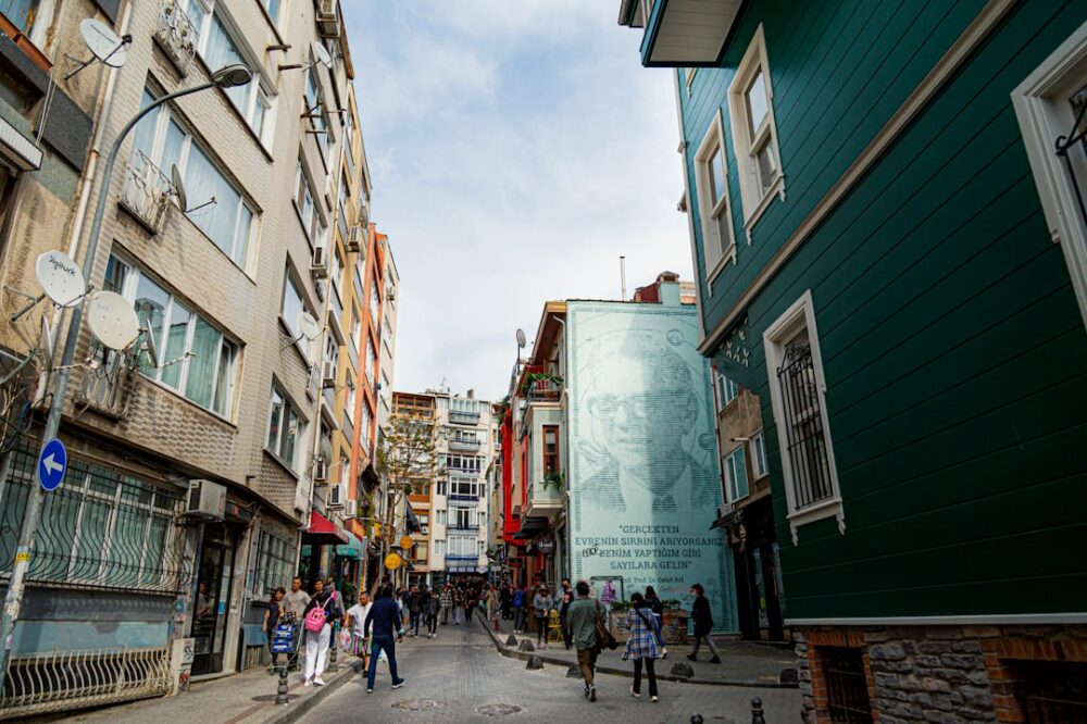 What are the best cafes in Istanbul near Taksim Square?