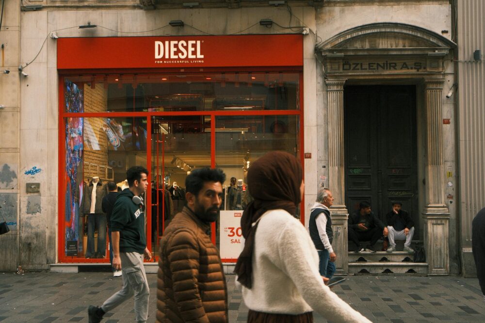 What are the best cafes in Istanbul near the Grand Bazaar?