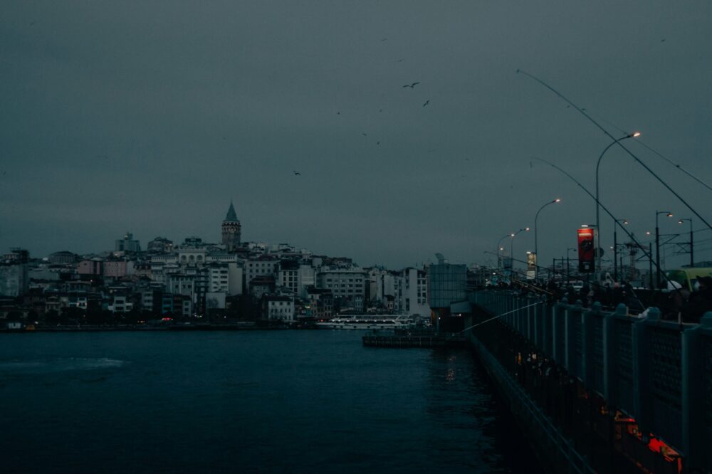 What are the best cafes in Istanbul with a garden?