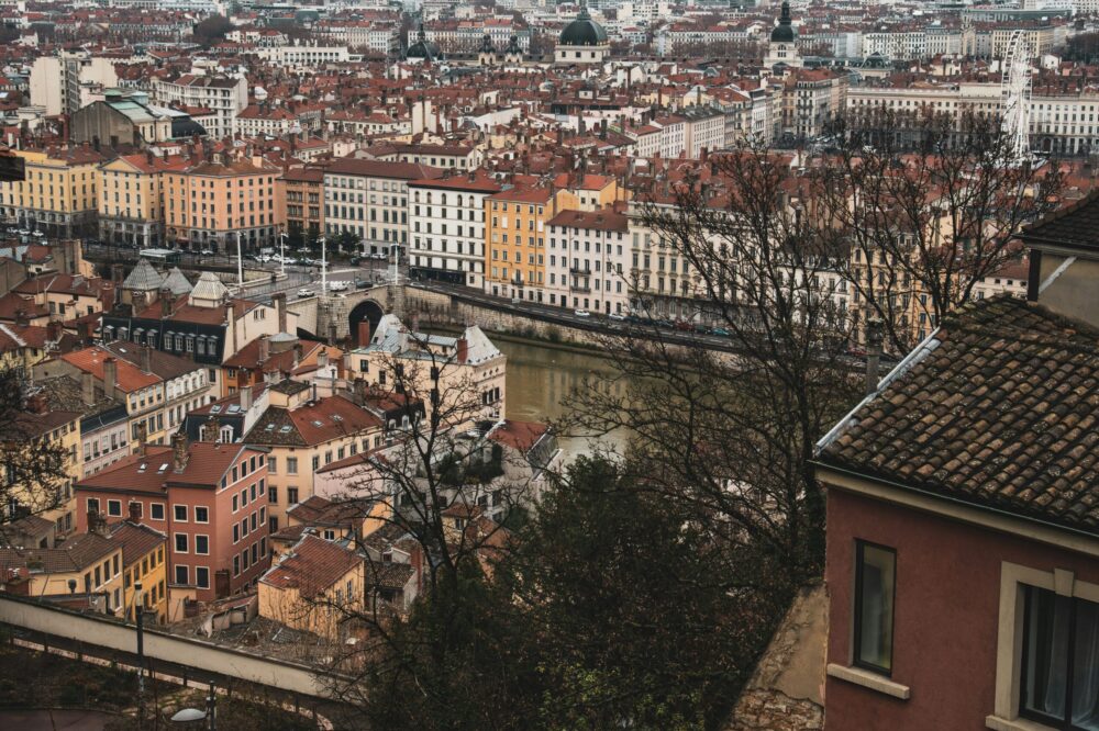 What are the best cafes in Lyon for a study group in 2026?