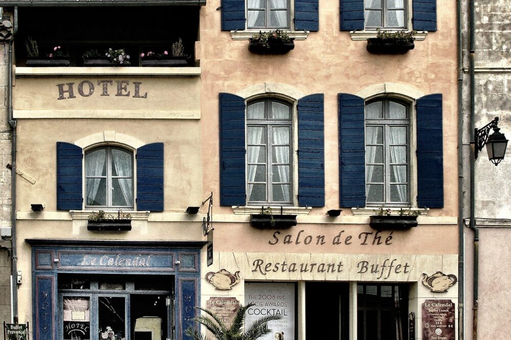 What are the best cafes in Montmartre in 2026?