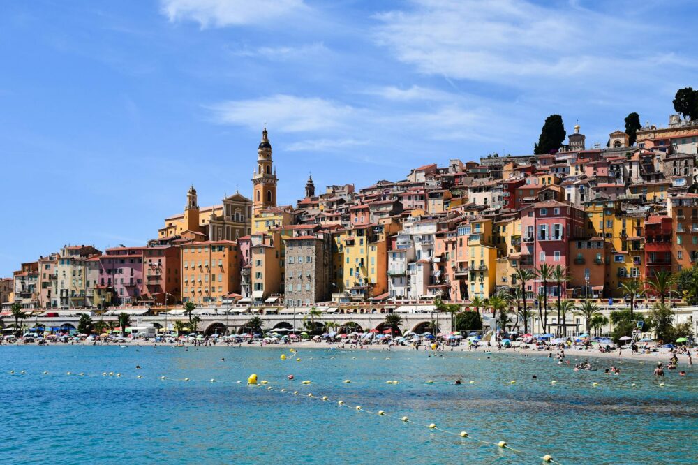 What are the best cafes in Nice for a rainy day?